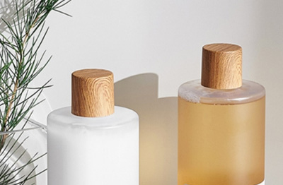 Spoločnosť bola založená v roku 2005, má 13 000 metrov štvorcových štandardných továrenských budov, je zbierkou výskumu a vývoja, výroby a predaja v jednom z podnikov kozmetických obalových materiálov.